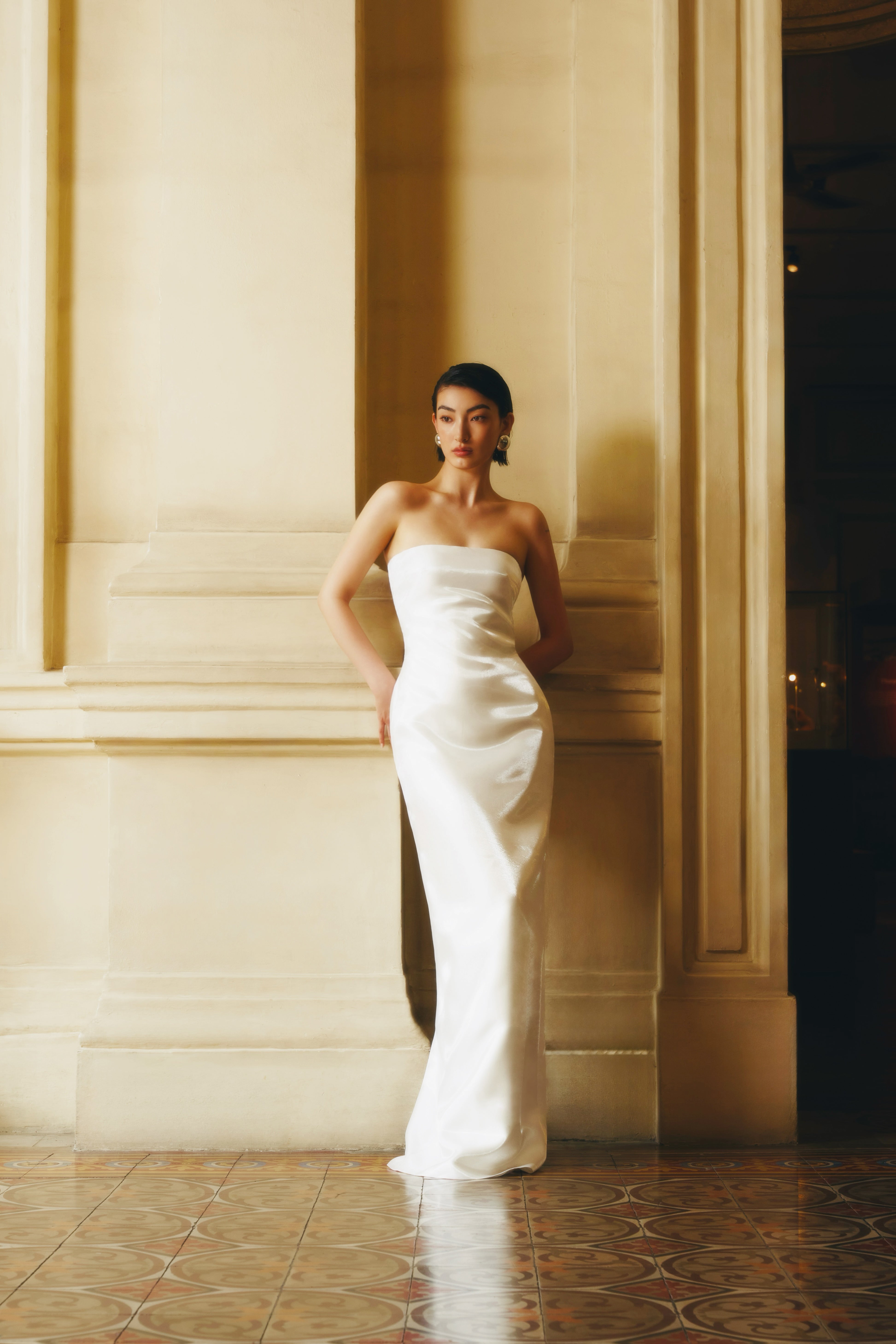 Linh Sa Sheath Strapless High-Sheen Satin Maxi Dress